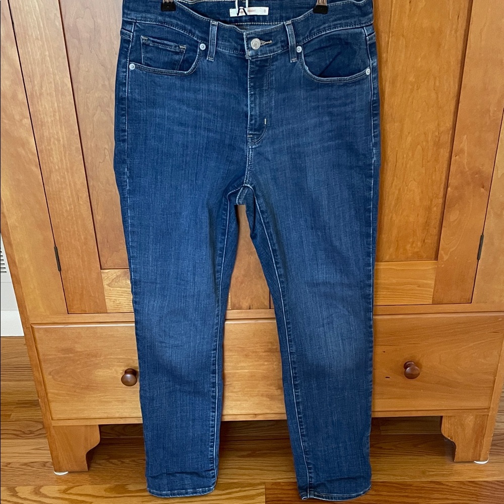 Levi’s  Dark Wash Straight-Leg Jeans Size 8.
